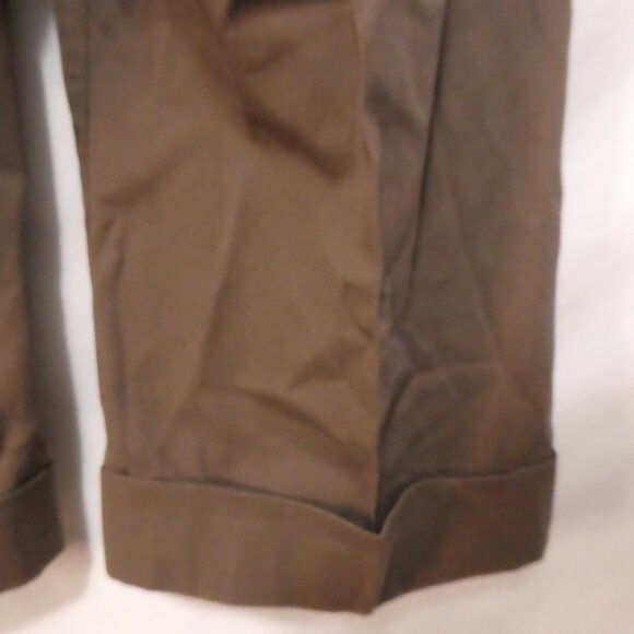 CLUB MONACO | size 6 | Stylish Khaki Mid-Rise Capris - Picture 14 of 14